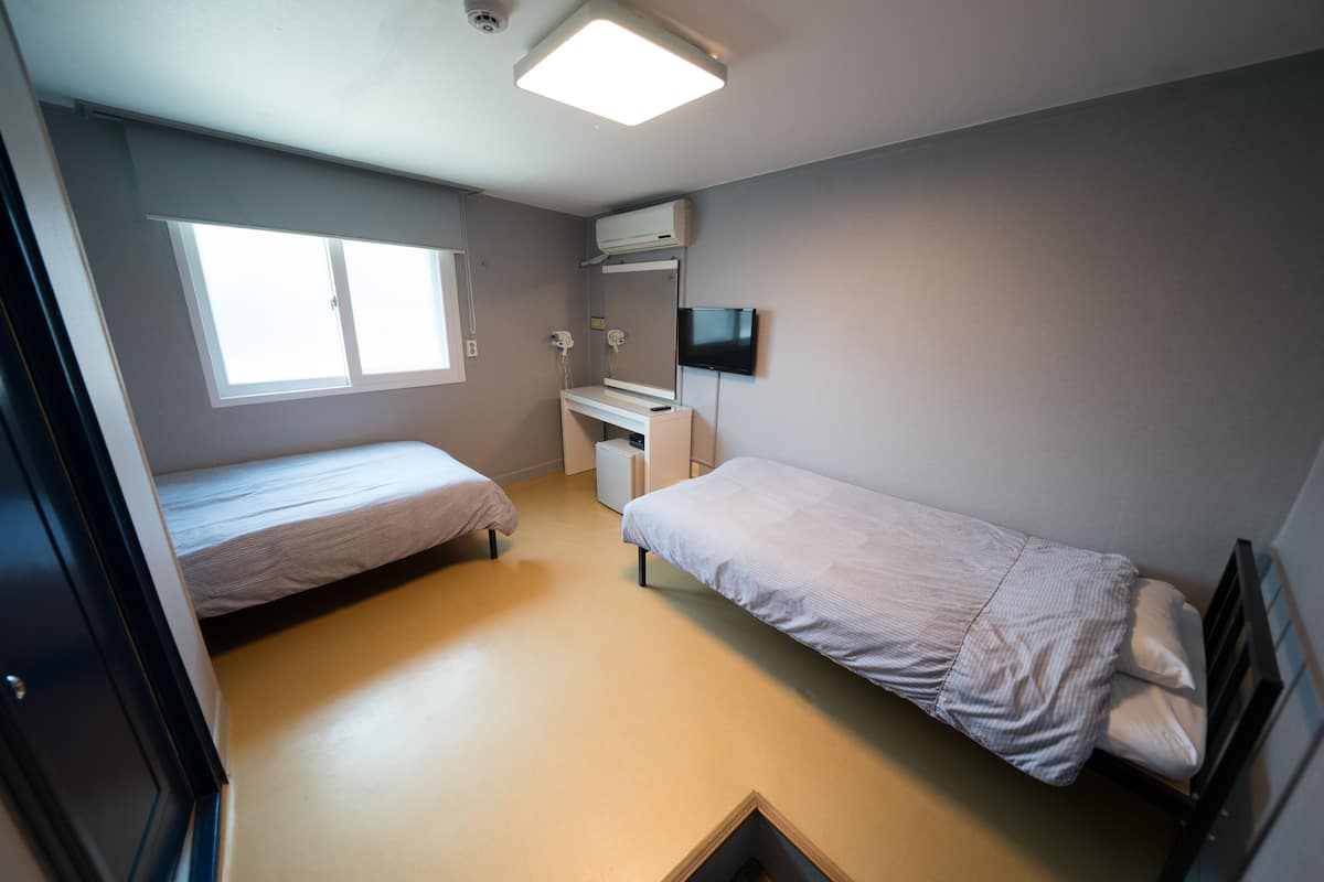 Standaard Twin kamer | Verduisterende gordijnen, gratis wifi, beddengoed