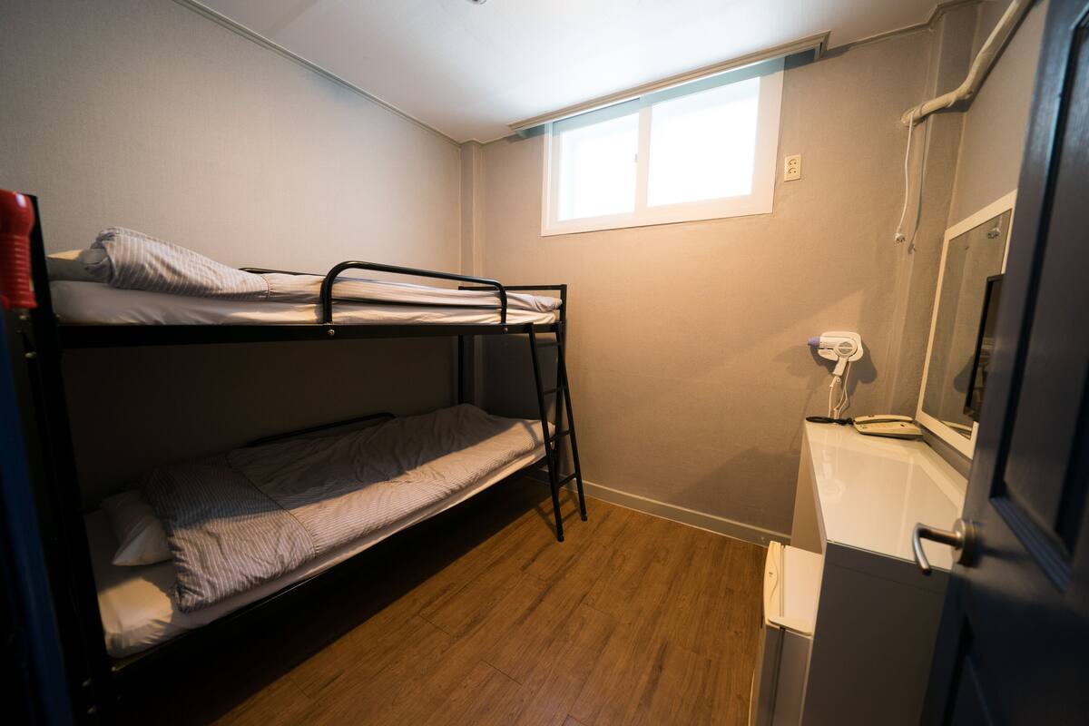 2 People Bunk Bed | Blackout drapes, WiFi (free), bed sheets