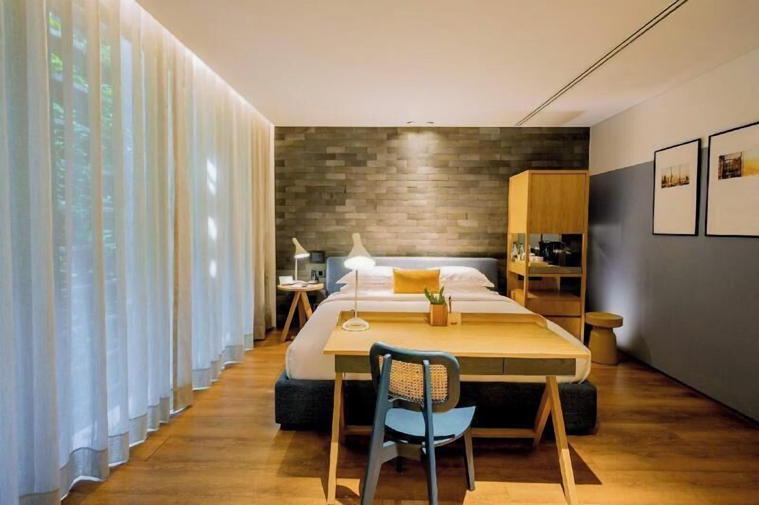 Premium bedding, Tempur-Pedic beds, in-room safe, laptop workspace