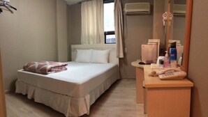 Standard Double Room | Living area | LCD TV, computer - Saerim Hotel (Seoul)