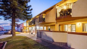 A hotel with a ground floor restaurant, a second-floor balcony with outdoor seating, and a view of the street. - Cottesloe Beach Chalets (Cottesloe)
