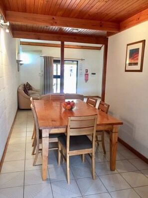 In-room dining - Cottesloe Beach Chalets (Cottesloe)