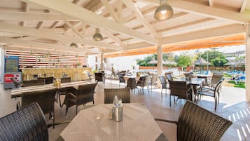 Desayuno buffet (EUR 6 por persona)