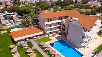 Seasonal outdoor pool, pool umbrellas, sun loungers