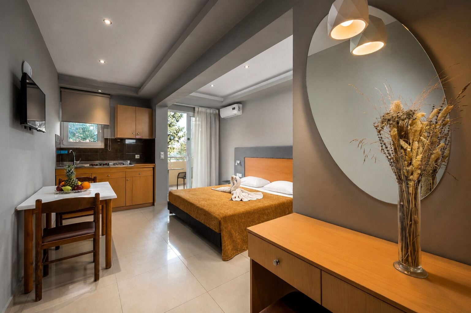 Photo - Sunday Hotel