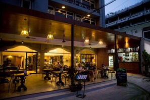 Bar (en la propiedad)