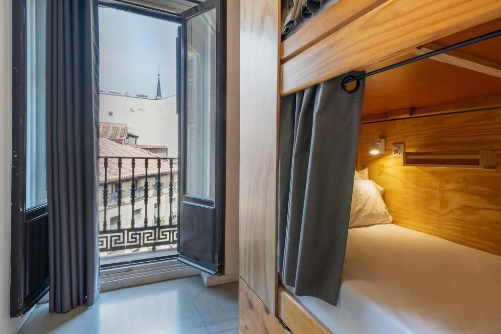 Quartos à prova de som, ferros/tábuas de passar roupa, Wi-Fi de cortesia
