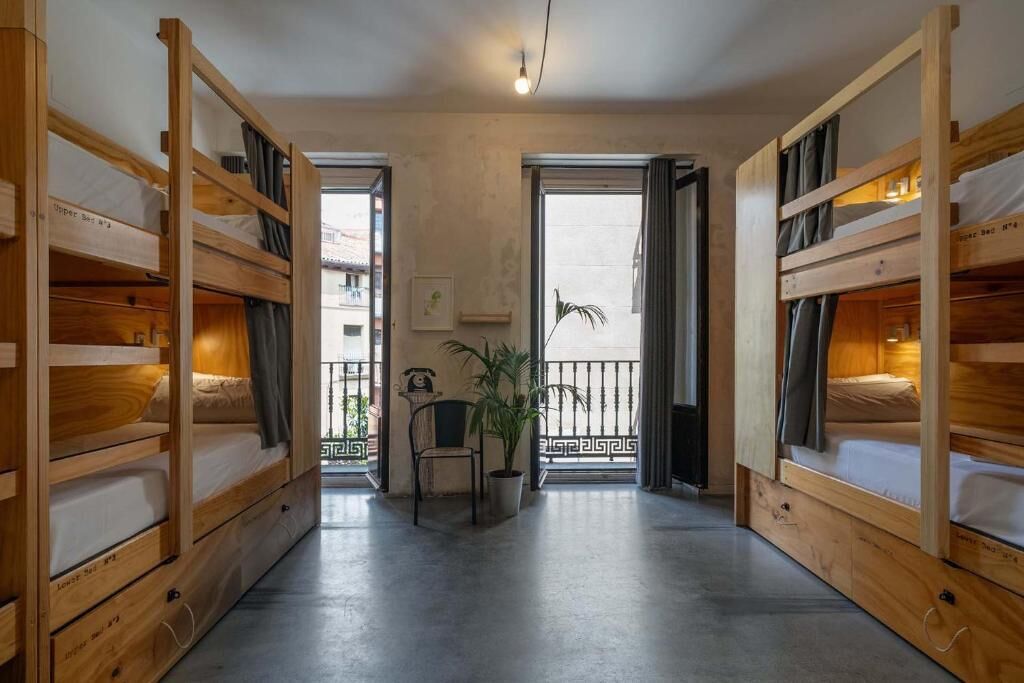 Quartos à prova de som, ferros/tábuas de passar roupa, Wi-Fi de cortesia