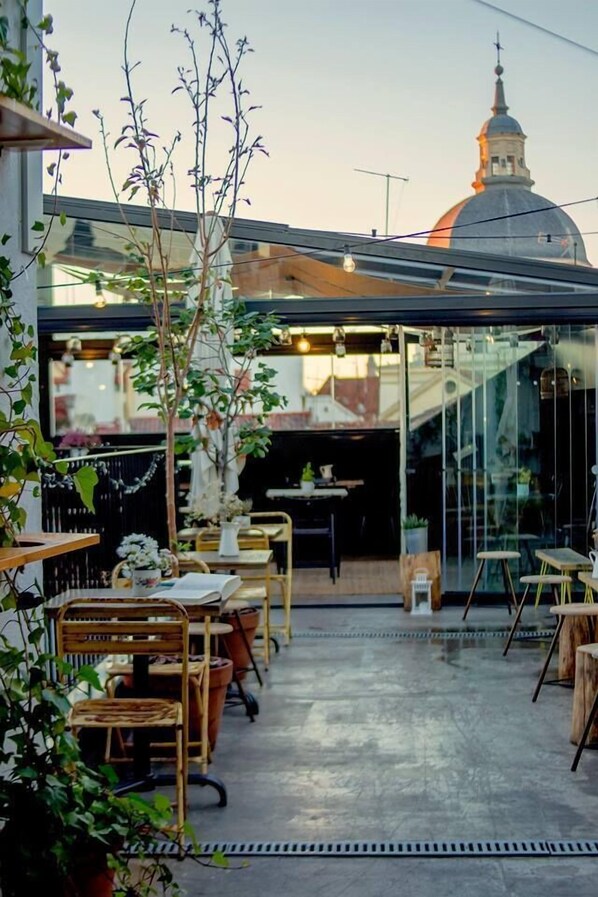 Terrace/patio - The Hat Madrid - Hostel (Madrid)