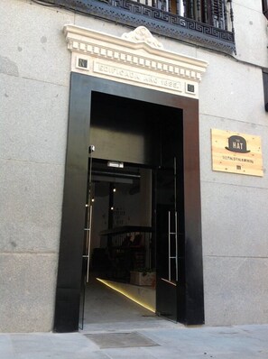 Property entrance - The Hat Madrid - Hostel (Madrid)