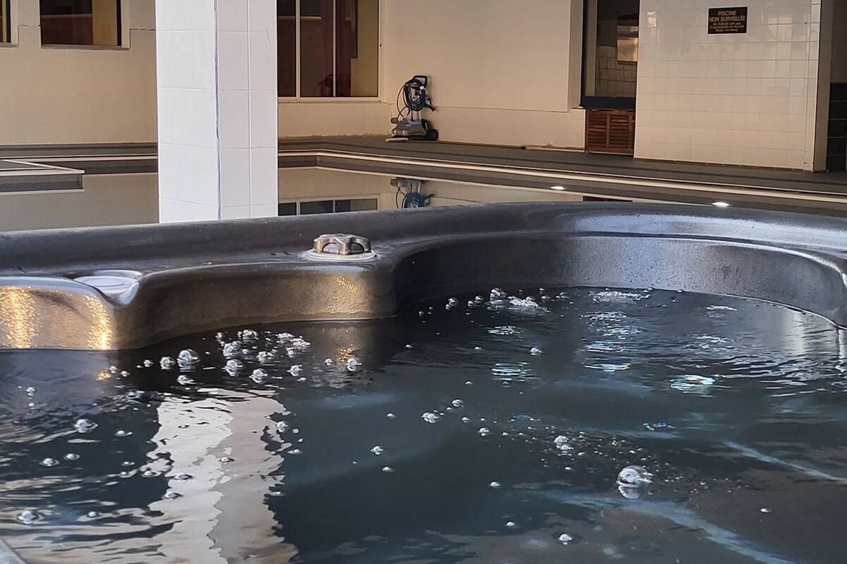 indoor spa tub