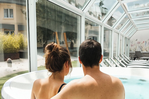 Behandlingsrom for par, badstue, boblebad og kroppsbehandlinger