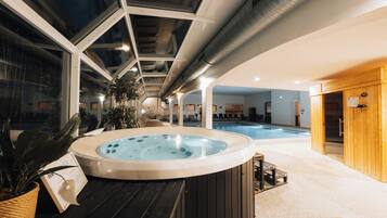Salas de tratamientos para parejas, sauna, bañera de hidromasaje