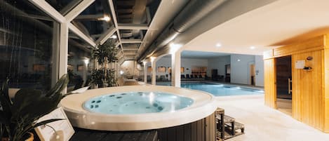 Couples treatment rooms, sauna, hot tub, body treatments, body wraps