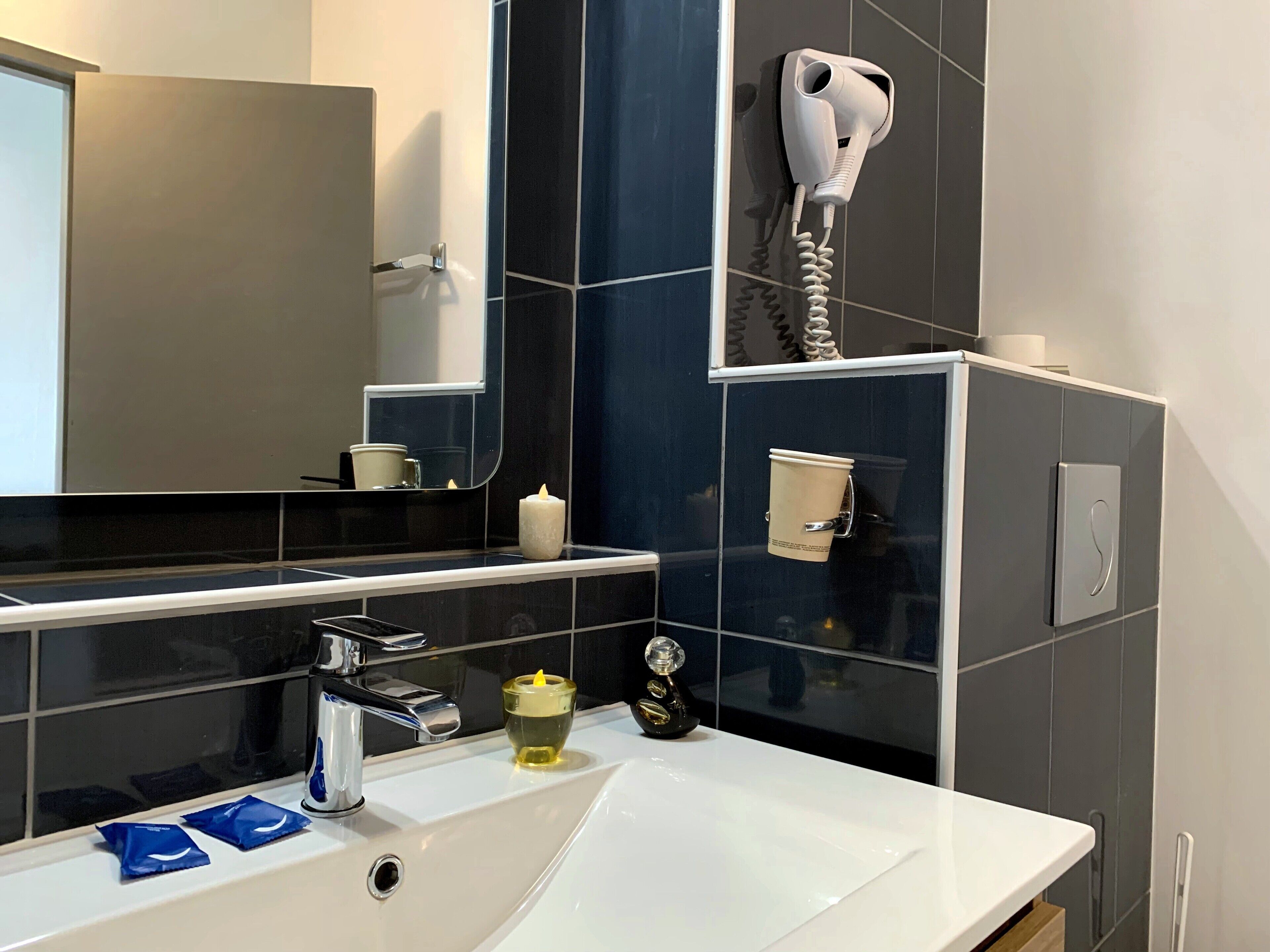 twin room | bathroom | free toiletries, hair dryer, towels, soap