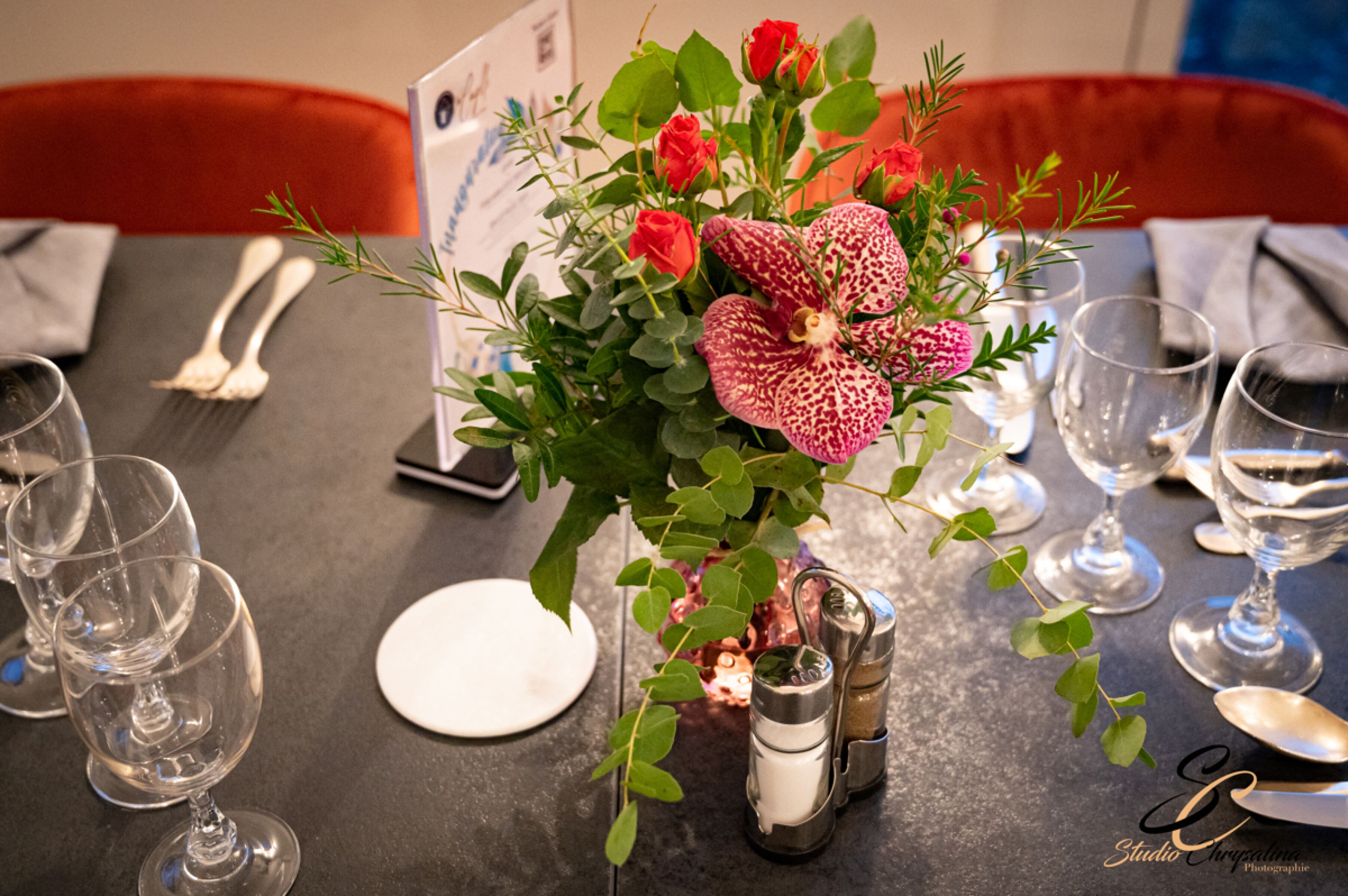 2 restaurants, breakfast, lunch, dinner served; french cuisine