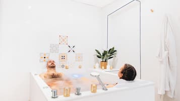 Espace de soins pour les couples, sauna, bain à remous, soins corporels
