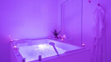Couples treatment room(s), sauna, hot tub, body treatments, body wraps