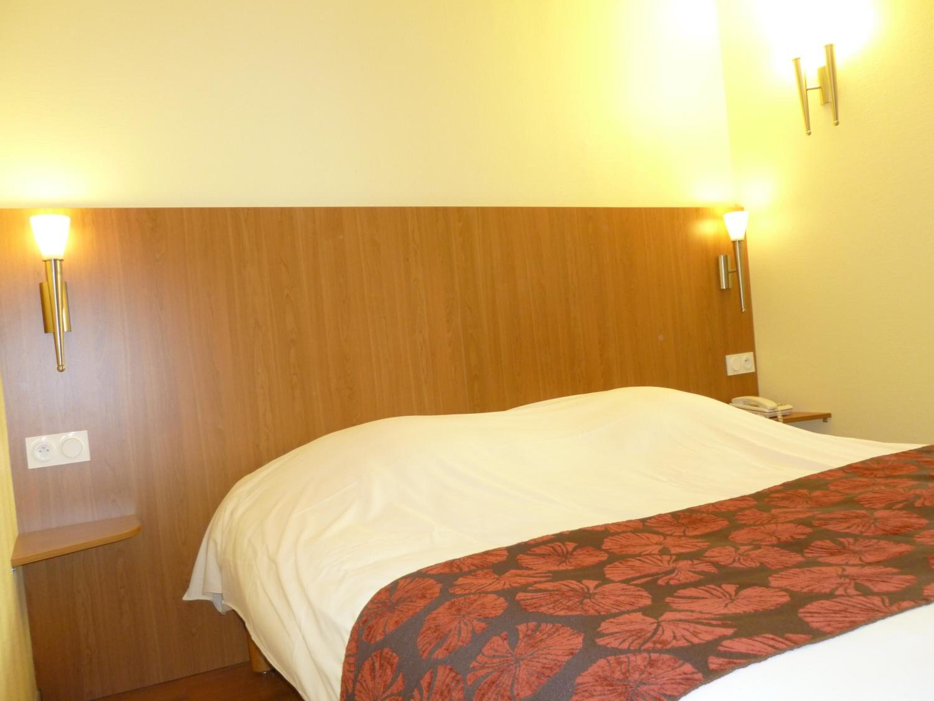 individually decorated, individually furnished, desk, soundproofing