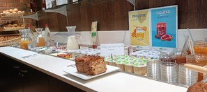 Breakfast and dinner served, Regional cuisine - Hotel Poitiers Beaulieu  (Poitiers)