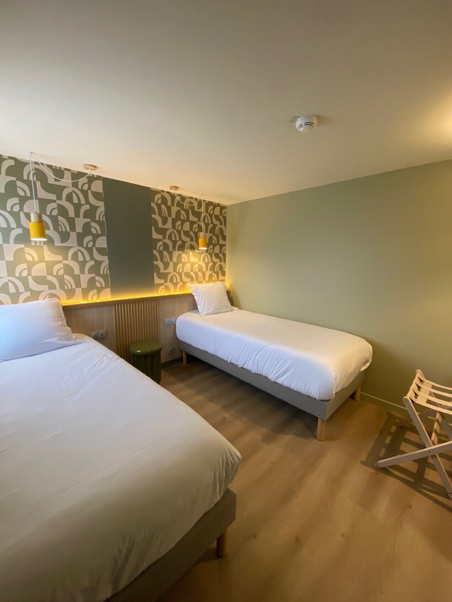 Individually decorated, individually furnished, desk, soundproofing