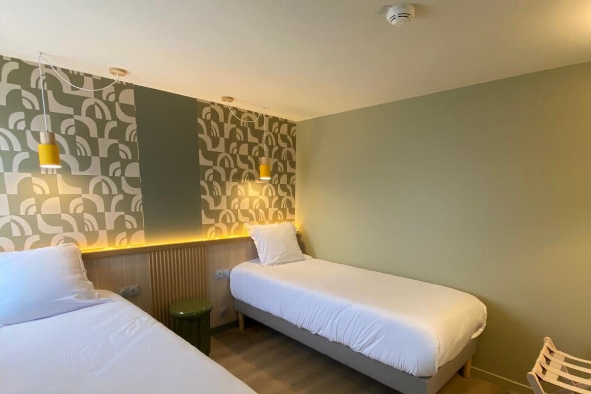 Individueel gedecoreerd, individueel gemeubileerd, een bureau