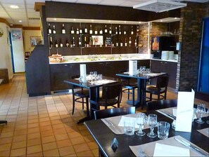 Dagelijks ontbijtbuffet (EUR 11.50 per persoon)
