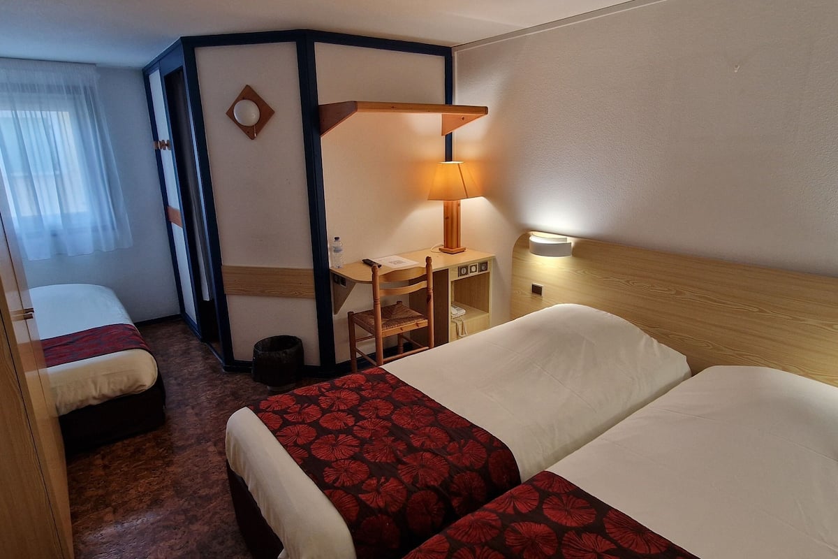 triple room | individually decorated, individually furnished, desk, soundproofing