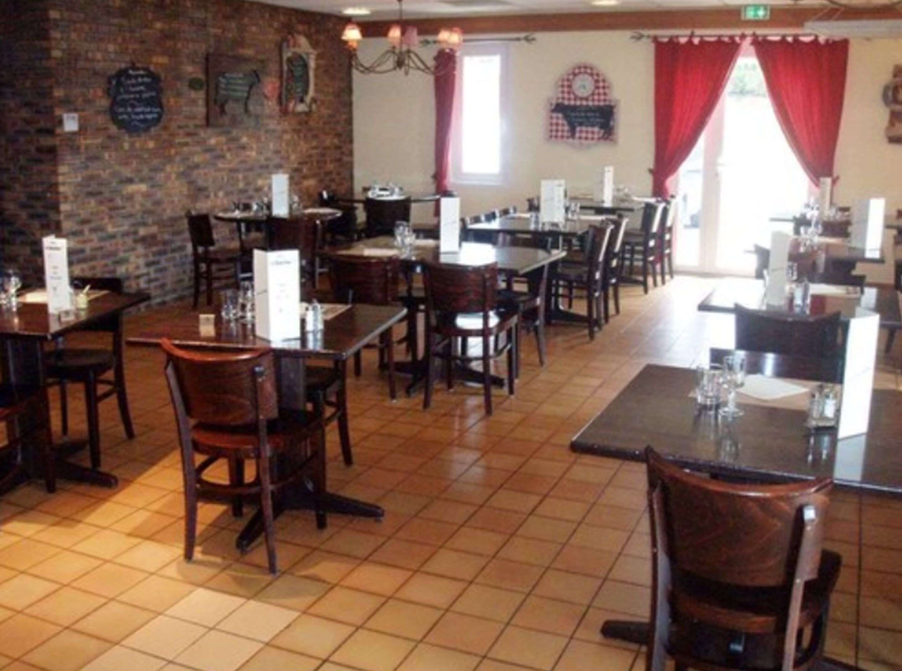 breakfast and dinner served, regional cuisine