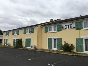 Exterior - Hotel Poitiers Beaulieu  (Poitiers)