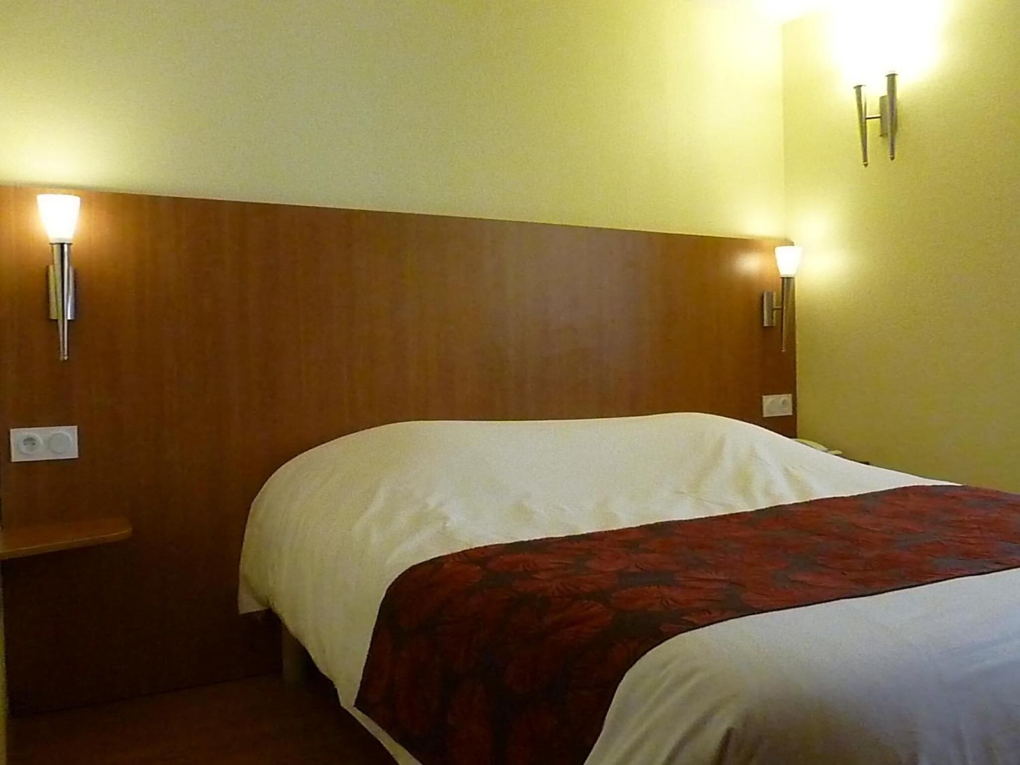 individually decorated, individually furnished, desk, soundproofing