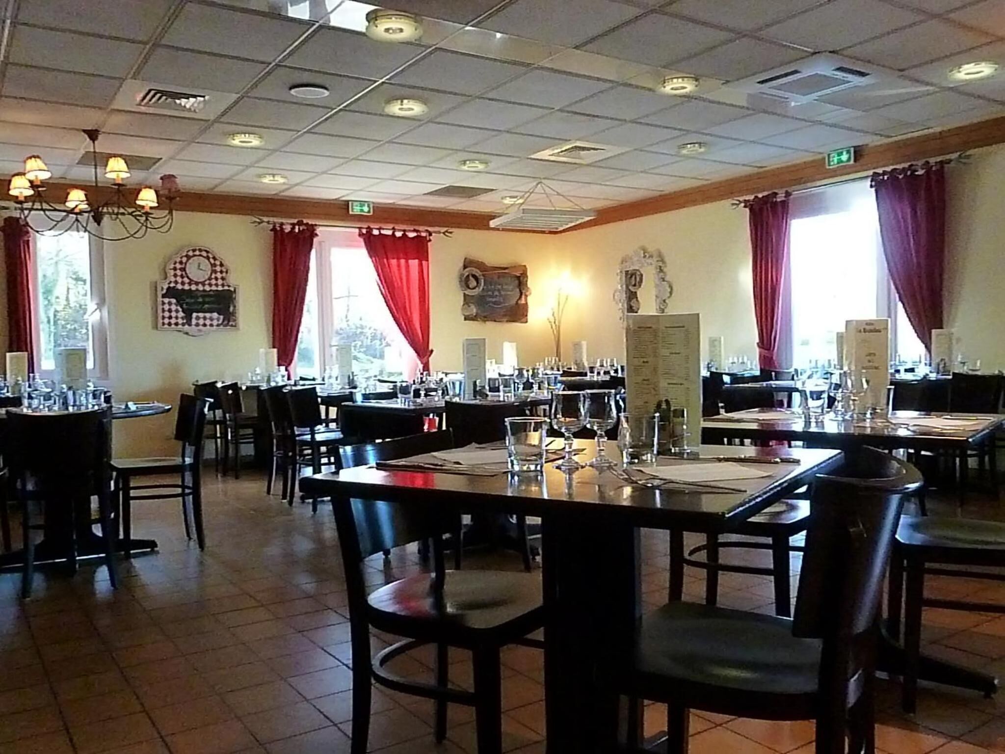 breakfast and dinner served, regional cuisine