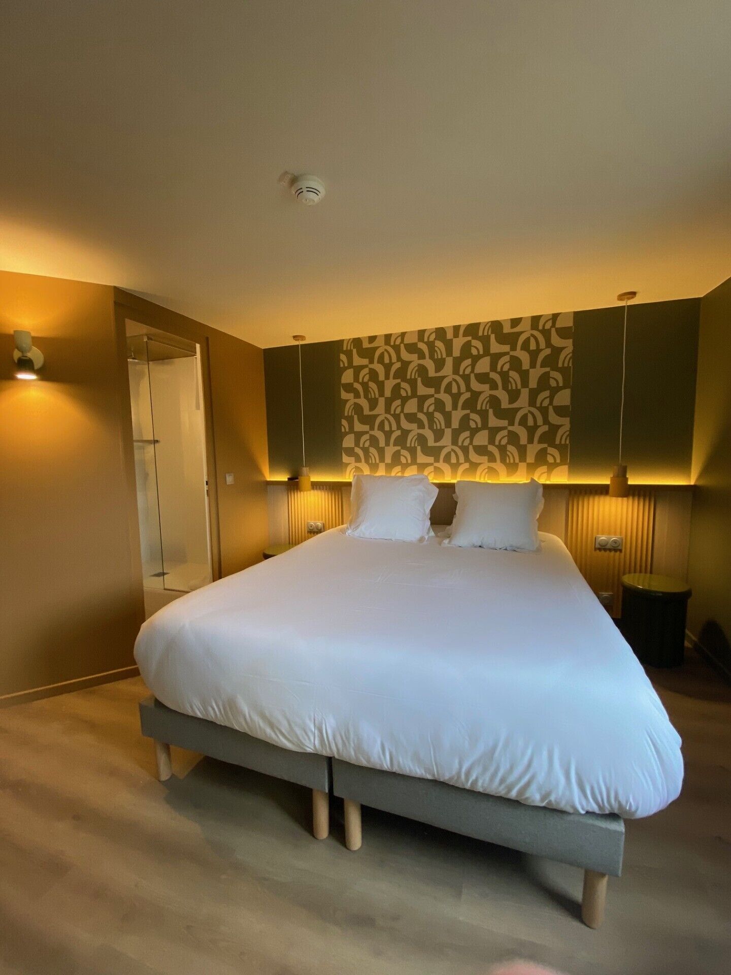 Individueel gedecoreerd, individueel gemeubileerd, een bureau