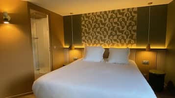 Decoración individual, mobiliario individual, escritorio