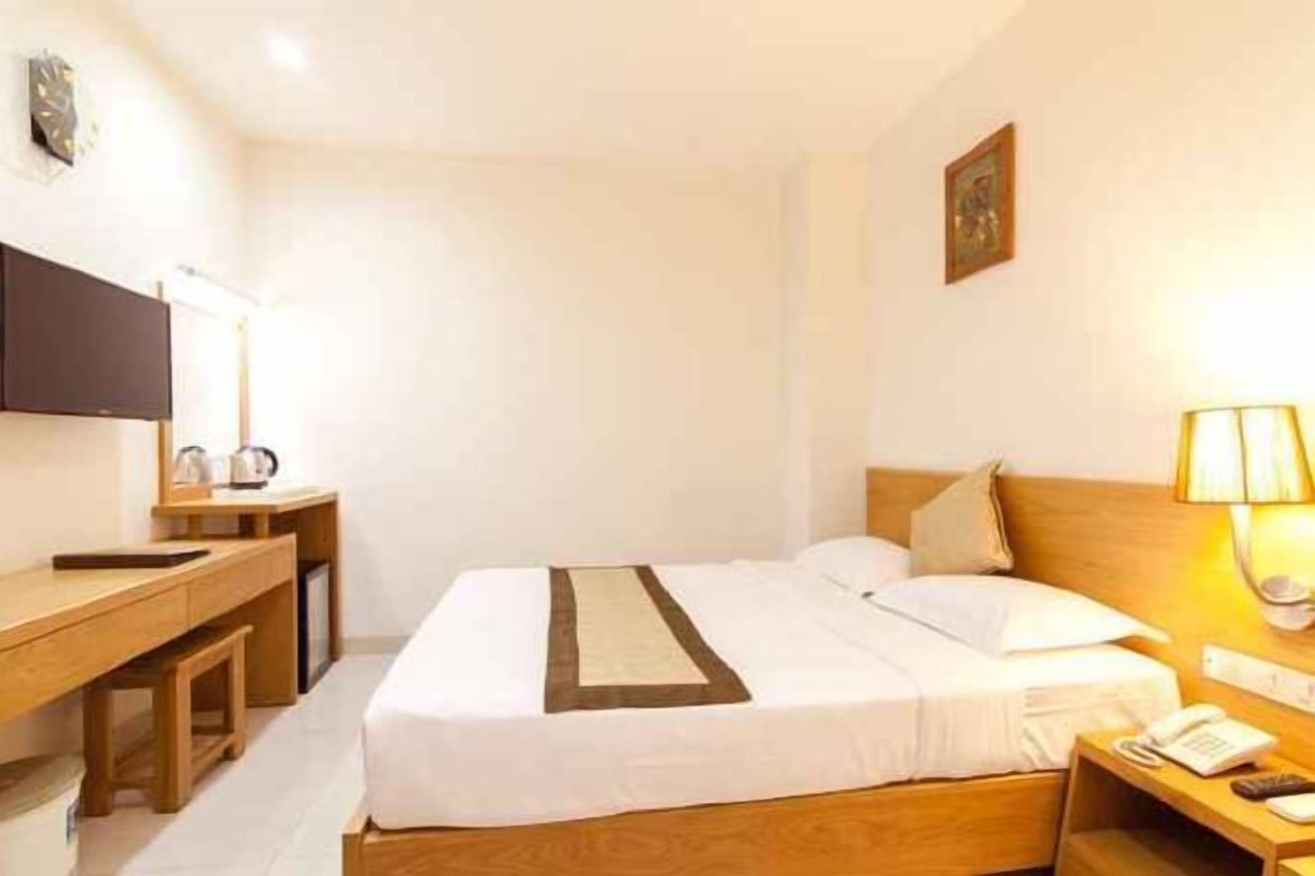 Free minibar items, in-room safe, desk, soundproofing