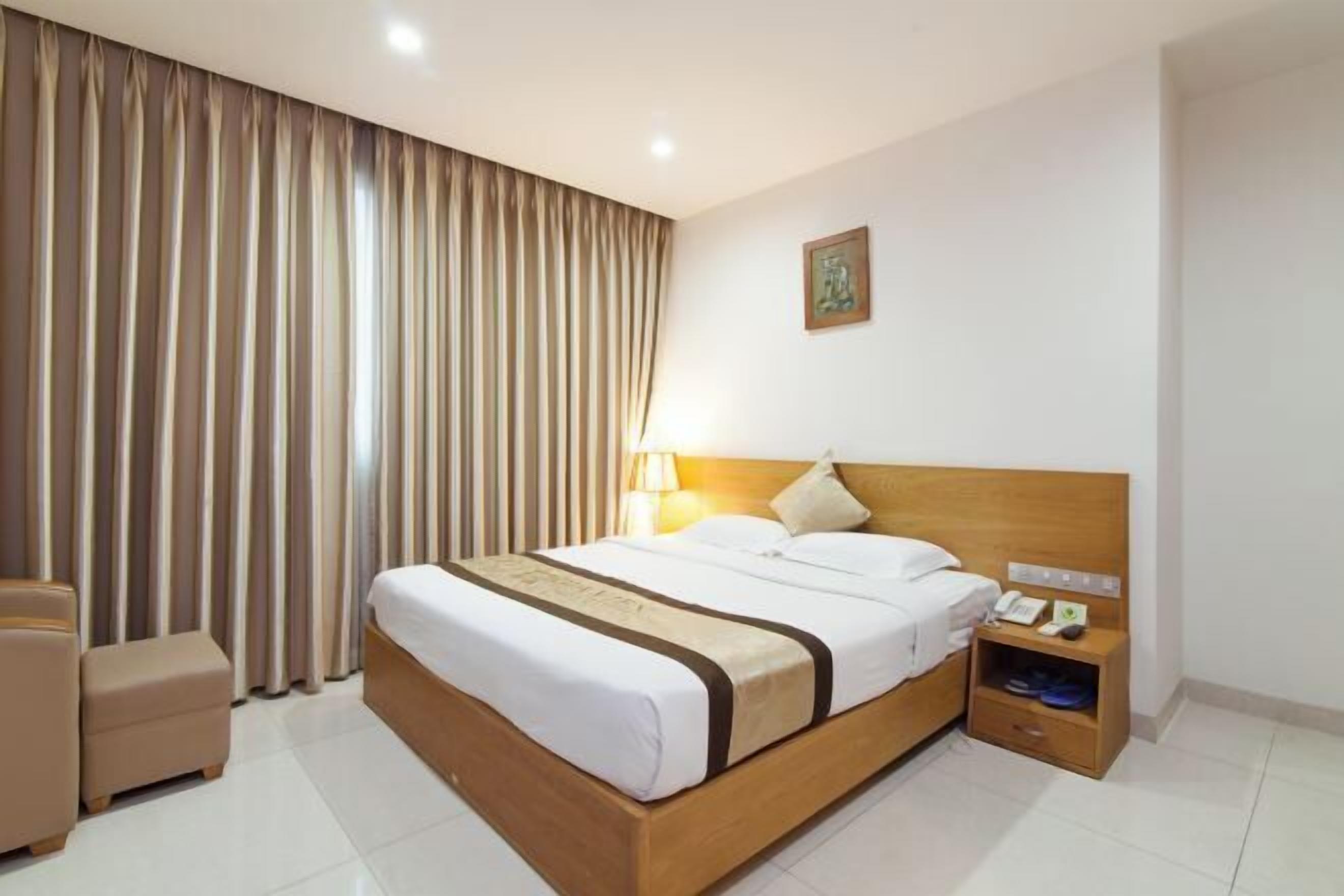 Free minibar items, in-room safe, desk, soundproofing