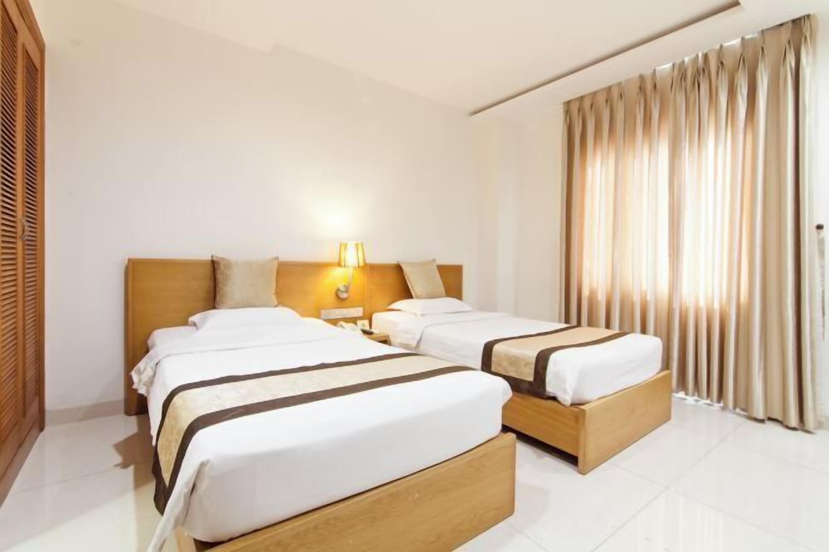 Free minibar items, in-room safe, desk, soundproofing