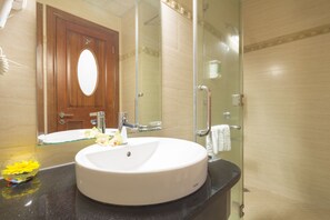 Free toiletries, hair dryer, slippers, towels - Nik Hotel Pham Ngu Lao (Ho Chi Minh City)