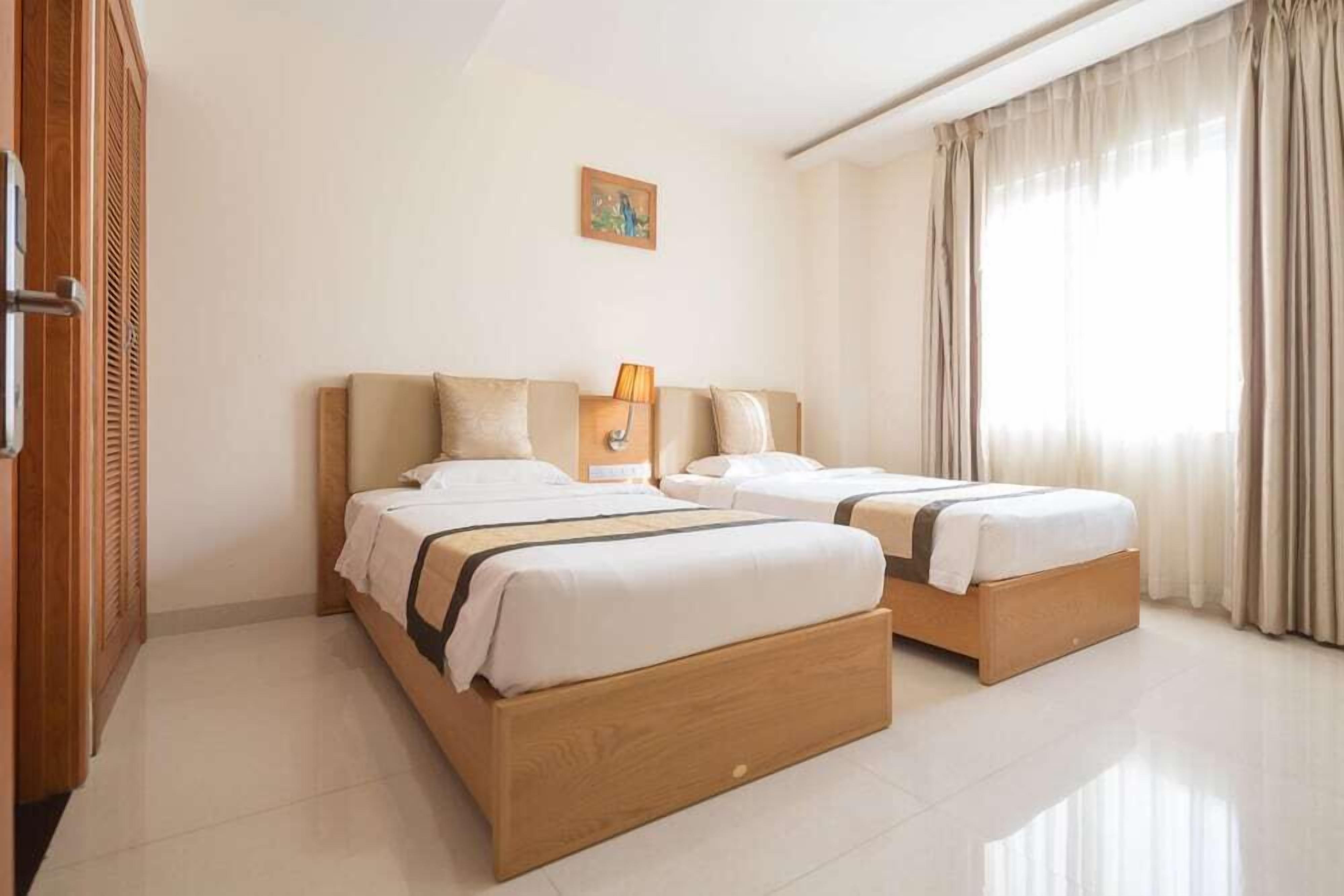 Free minibar items, in-room safe, desk, soundproofing