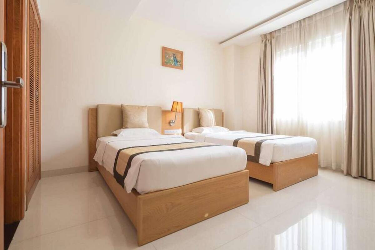 Free minibar items, in-room safe, desk, soundproofing