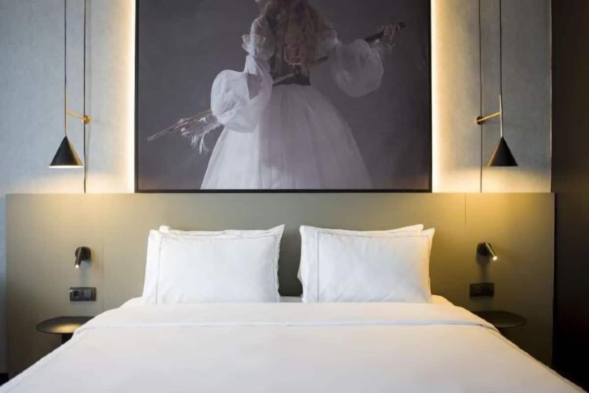 Minibar, in-room safe, desk, laptop workspace