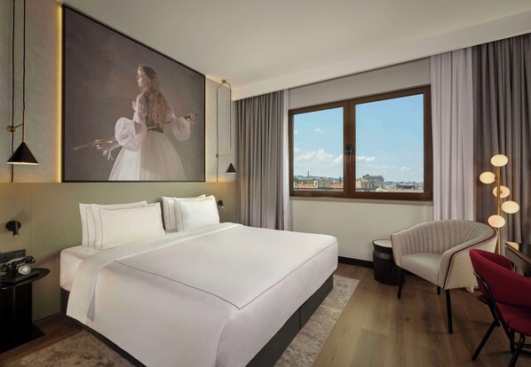 Habitación estándar, para no fumadores | Minibar, caja de seguridad en la habitación y escritorio 