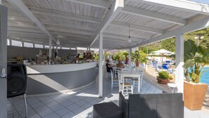An outdoor patio area with a bar, seating, and a pool view. - Hotel Santa Lucia (Santa Cesarea Terme)