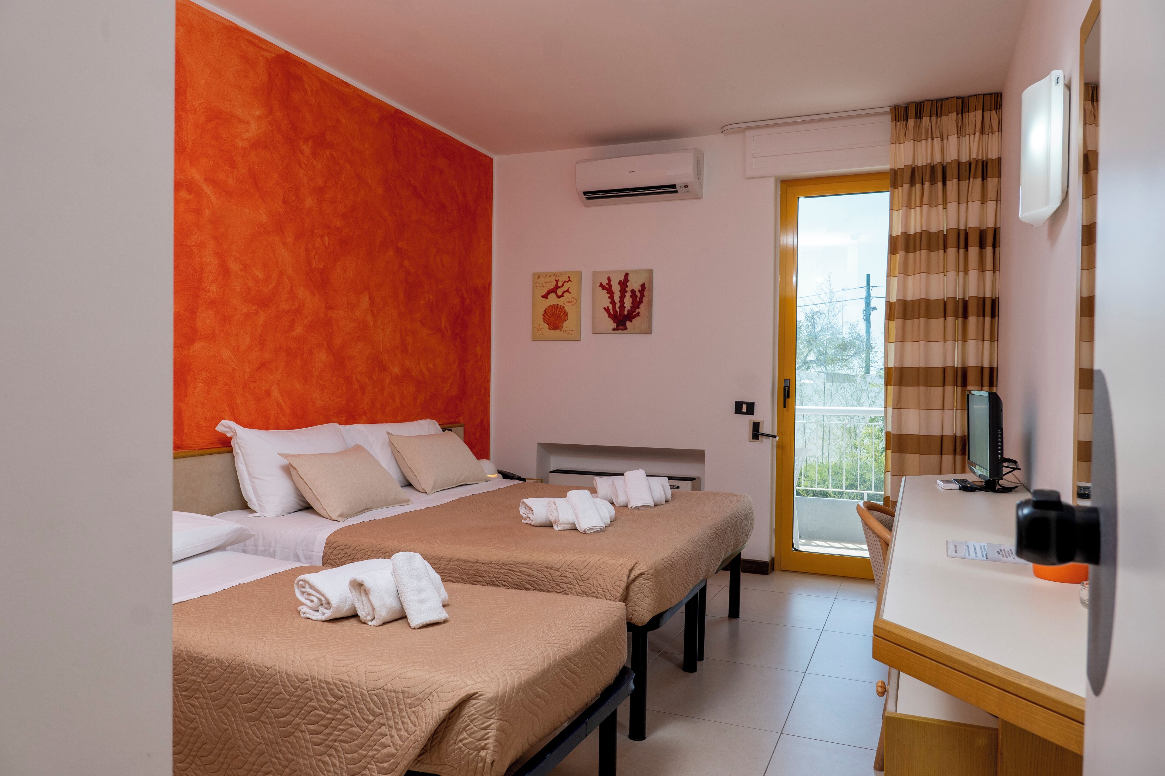 camera comfort, letto aggiunto con balcone | minibar, in-room safe, free wifi, bed sheets