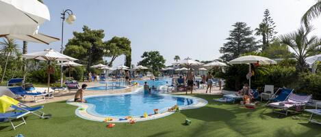Seasonal outdoor pool