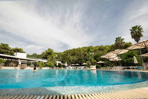 Piscine extérieure (ouverte en saison)