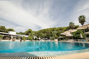 Piscine extérieure (ouverte en saison)