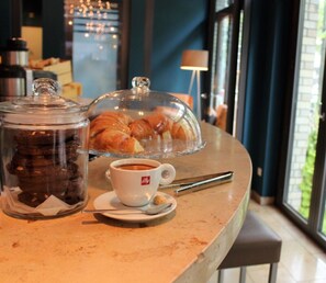 Desayuno buffet diario (EUR 20 por persona)