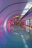 Una piscina cubierta