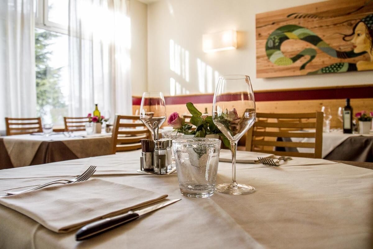 breakfast, lunch, dinner served; local cuisine, al fresco dining